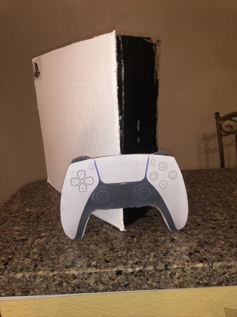 Valaki 120.000 forintért vett egy kartonpapír PlayStation 5-öt!