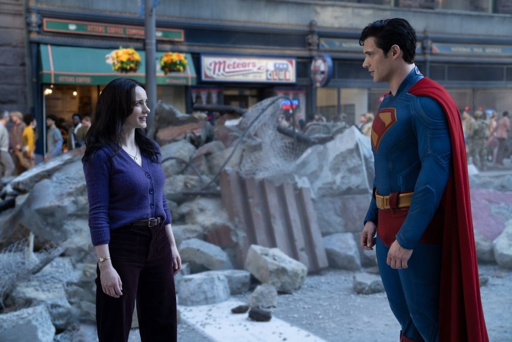 Így néz ki David Corenswet, mint Superman, de a piros bugyija nélkül