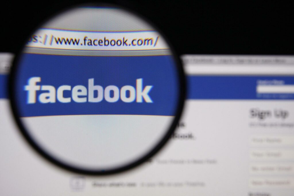 Facebook-posztokkal terjesztenek vírusokat - Erre nagyon figyelj!