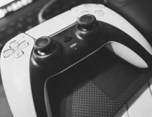 Hiánypótló funkciót kaphat az új PlayStation Dual Sense kontroller