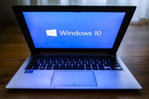 Pár nap és elbúcsúzik a Windows 10 - erre számíts, ha használod