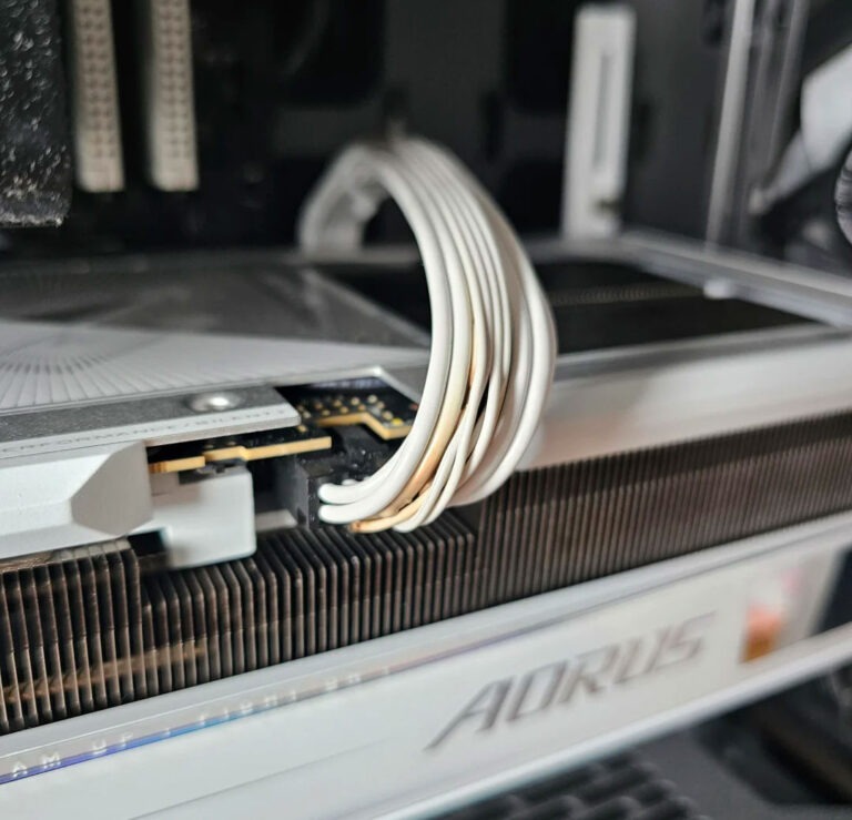 Még a kábel is megégett az Nvidia videokártyán