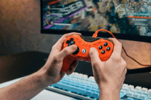 Szimmetrikus kontrollerrel támad a GameSir