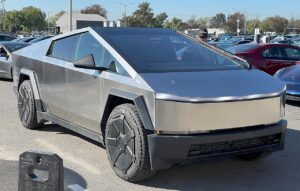 A Tesla visszahívja a Cybertruckot, mert kieshetnek a kerekei