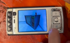 Meglepően jól fut a Half-Life 1 ezen az ósdi Nokia N95-ön